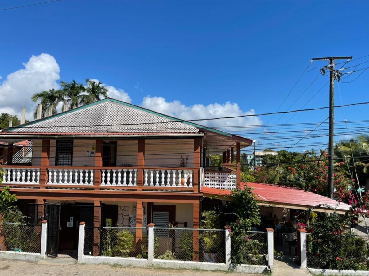 Saint Charles Inn, Belize Central America Пунта-Горда Экстерьер фото